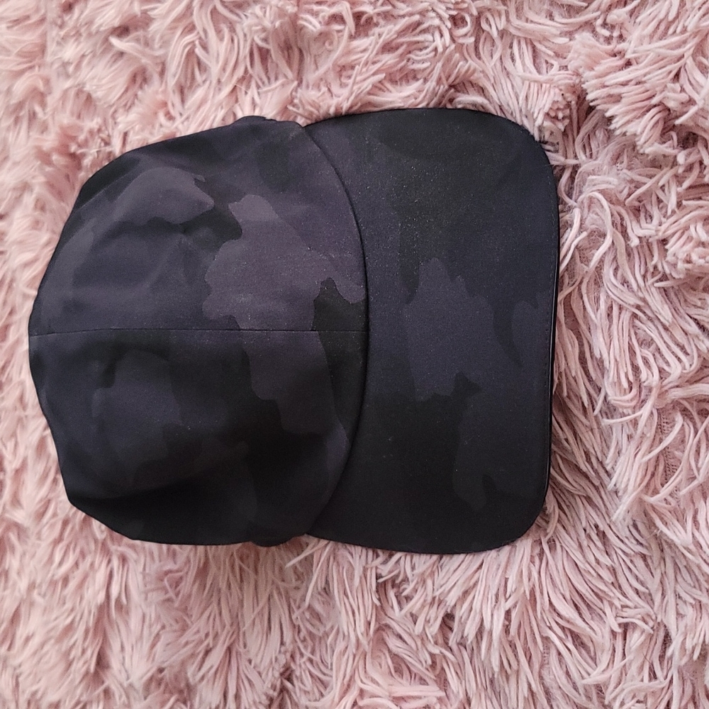 Lululemon Fast & Free ponytail hat